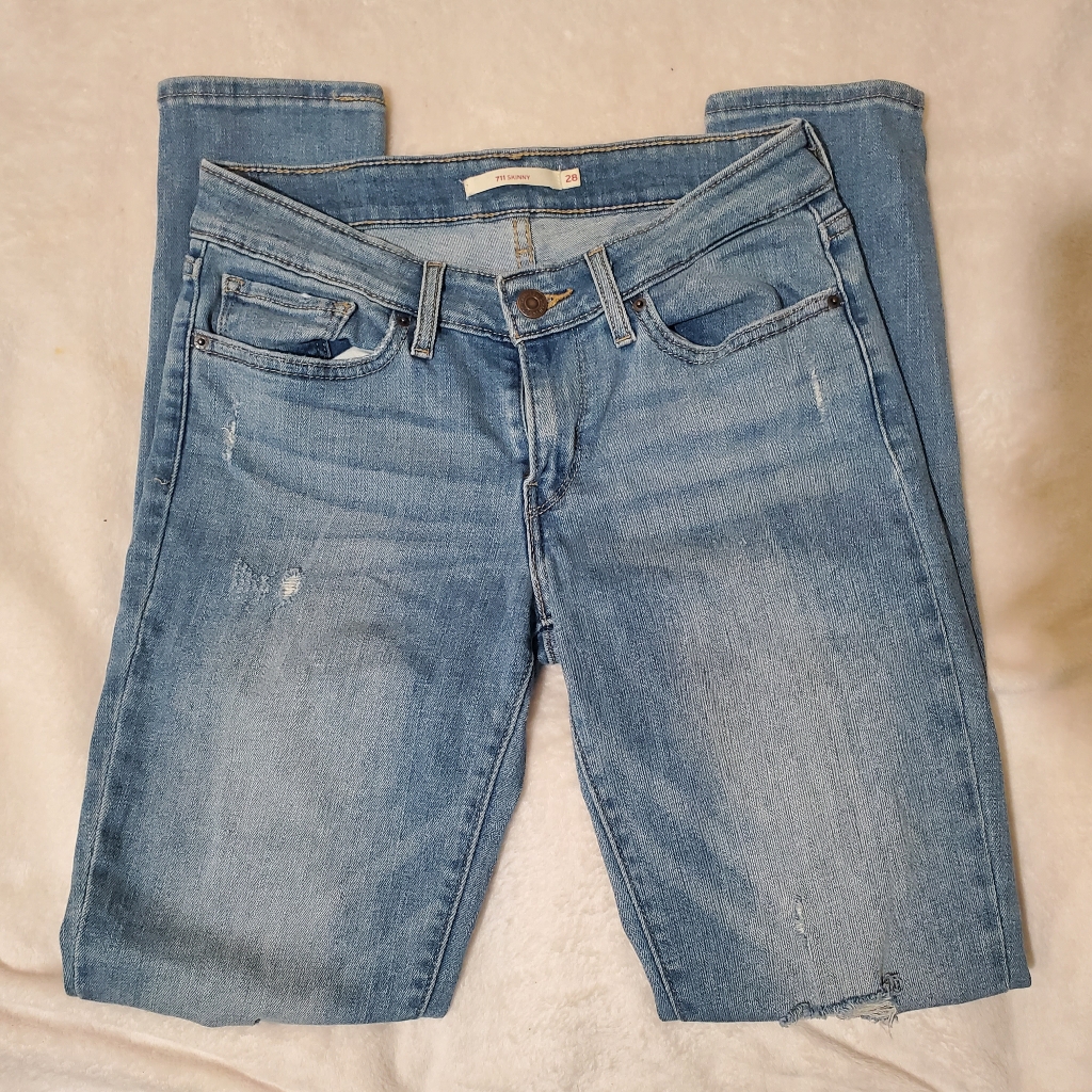Levi 711